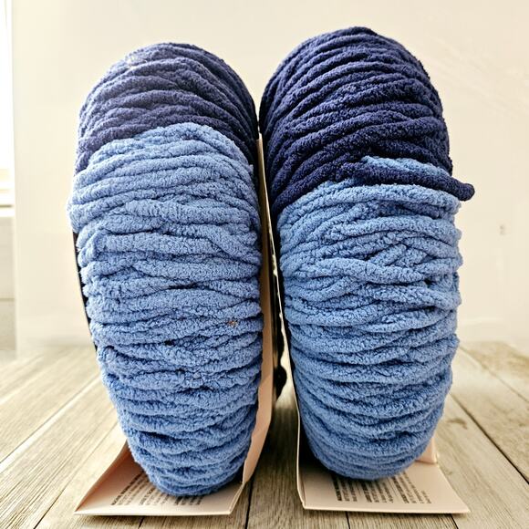 Pair of O'Go Yarspirations Yarns Bernat Inspirations Blanket Sky Blue Ombre - Picture 5 of 15